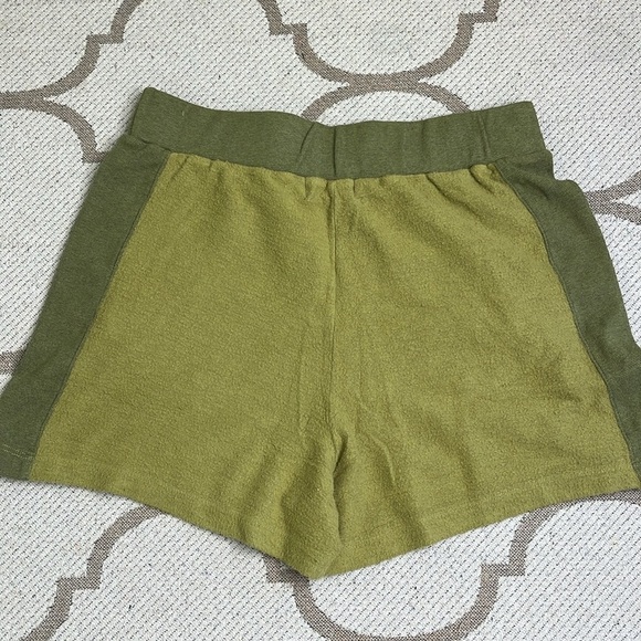 Monrow Fuzzy Fleece Shorts green willow - Picture 11 of 14